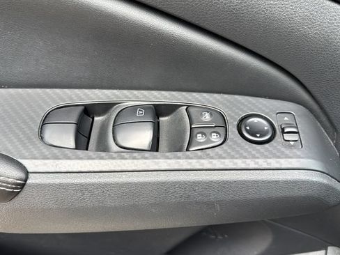 Used 2025 Nissan Altima 2.5 SV FWD image 24