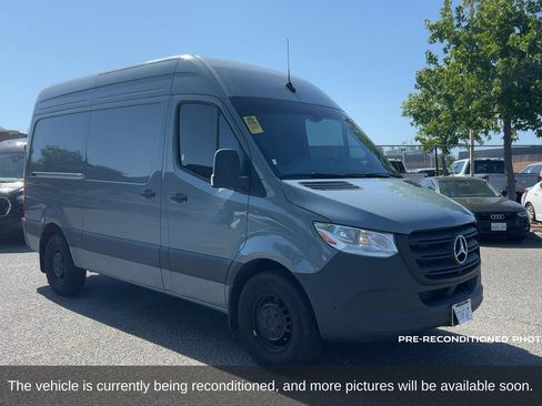 Used 2024 Mercedes-Benz Sprinter 2500 image 3