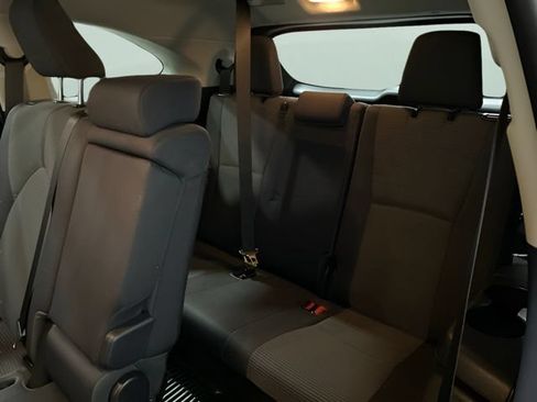 Used 2023 Toyota Highlander L FWD image 25