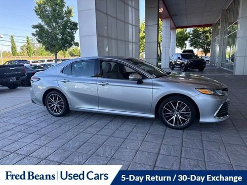 Used 2023 Toyota Camry XLE w/ Navigation Package FWD image 5