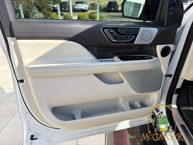 Used 2021 Lincoln Navigator L Black Label w/ Special Edition Package AWD/4WD image 12
