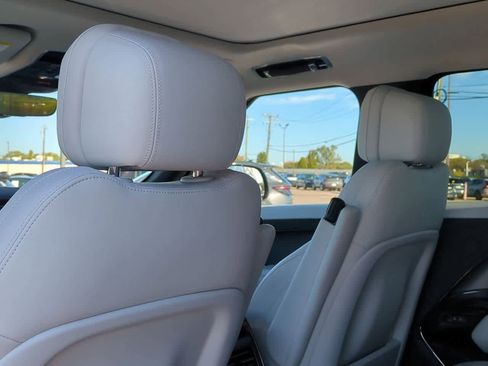 Used 2023 Land Rover Range Rover Sport SE image 16