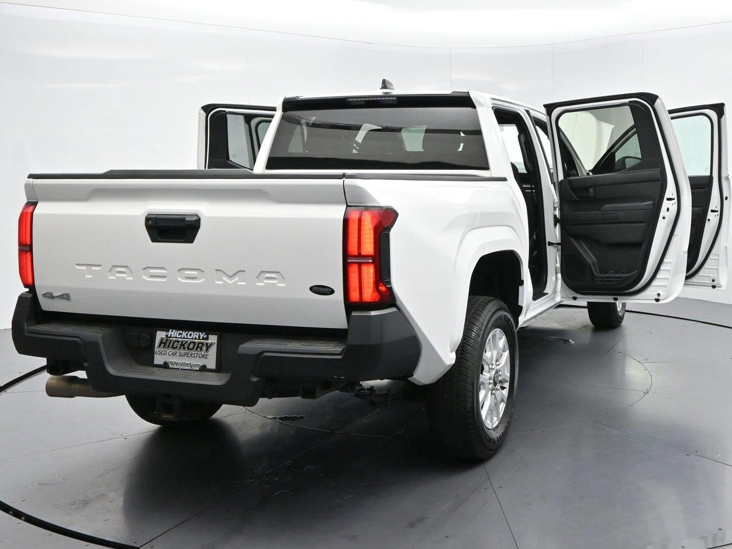 Used 2024 Toyota Tacoma SR AWD/4WD image 43