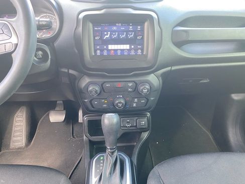 Used 2021 Jeep Renegade Latitude FWD image 17