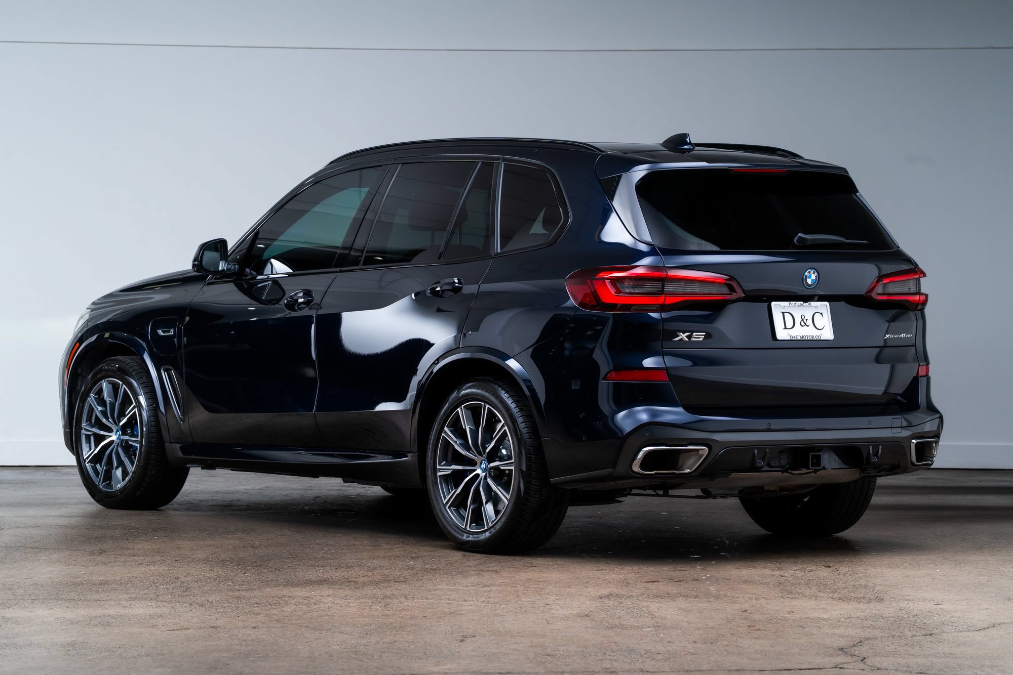 Used 2023 BMW X5 xDrive45e w/ M Sport Package AWD/4WD image 5
