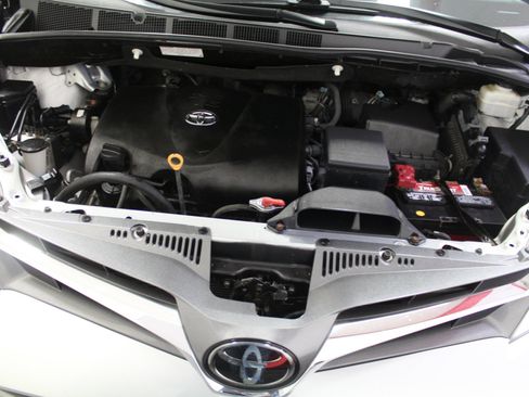 Used 2019 Toyota Sienna XLE image 37