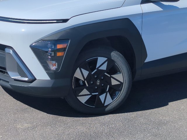 Used 2025 Hyundai Kona SEL AWD/4WD image 2