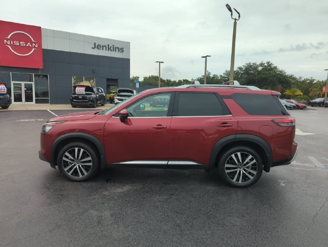 Certified 2025 Nissan Pathfinder Platinum AWD/4WD image 11