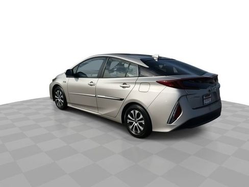 Used 2021 Toyota Prius Prime XLE FWD image 6