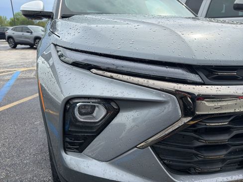 Used 2025 Chevrolet TrailBlazer ACTIV w/ Driver Confidence Package image 3