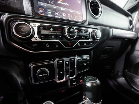 Used 2020 Jeep Gladiator Overland w/ Popular Equipment Package image 28