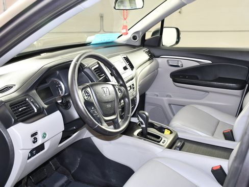 Used 2019 Honda Ridgeline RTL image 2