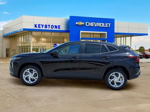 New 2026 Chevrolet Trax LS w/ LS Convenience Package FWD image 4