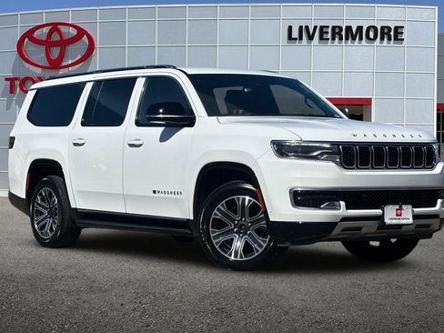 Used 2023 Jeep Wagoneer L Series II AWD/4WD image 2