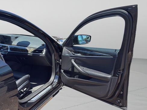 Used 2018 BMW 530i xDrive AWD/4WD image 24