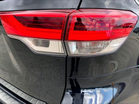 Used 2019 Toyota Highlander LE FWD image 30