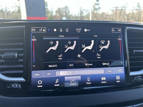 Used 2024 Chrysler Pacifica Touring-L image 23