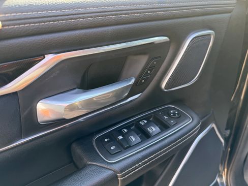 Used 2019 RAM 1500 Laramie image 12