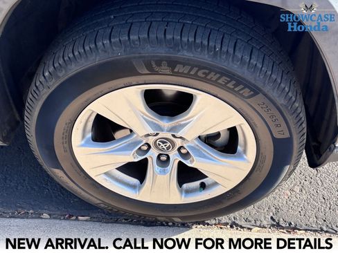 Used 2020 Toyota RAV4 XLE w/ Convenience Package FWD image 7