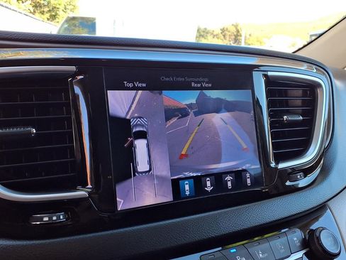 Used 2017 Chrysler Pacifica Touring-L Plus image 8