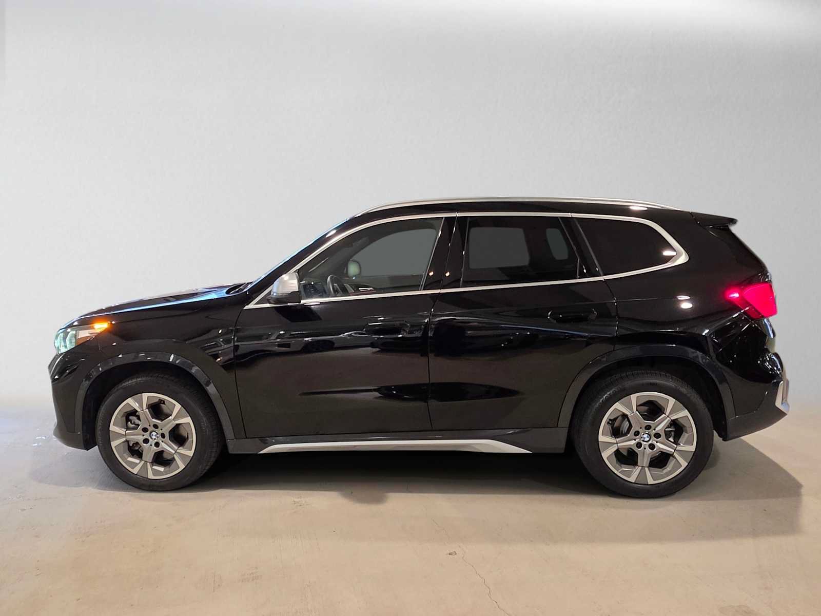 Used 2023 BMW X1 xDrive28i w/ Premium Package AWD/4WD image 6