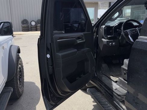 Used 2022 GMC Sierra 1500 Elevation w/ LPO, Elevation Black Package AWD/4WD image 4