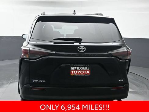 Used 2026 Toyota Sienna XLE AWD/4WD image 5
