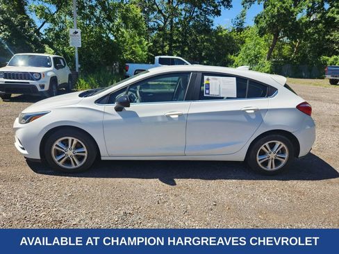 Used 2017 Chevrolet Cruze LT FWD image 10