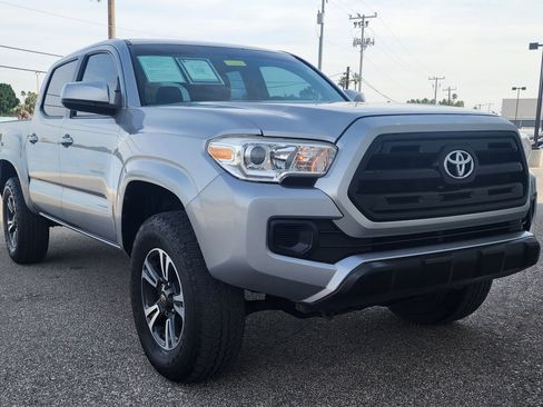 Used 2016 Toyota Tacoma SR image 3