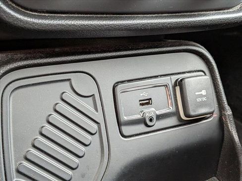 Used 2017 Jeep Renegade Sport w/ Power & Air Group image 9