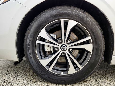Used 2023 Nissan Sentra SV FWD image 32