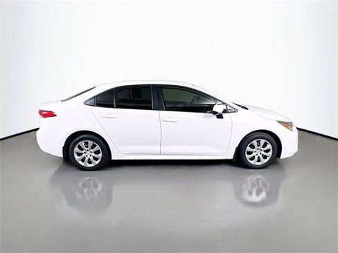 Used 2025 Toyota Corolla LE image 8