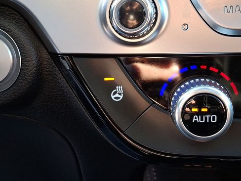 Used 2024 Kia Telluride EX w/ EX Captain's Chair Package image 25