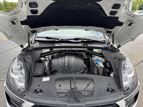 Used 2017 Porsche Macan AWD/4WD image 10