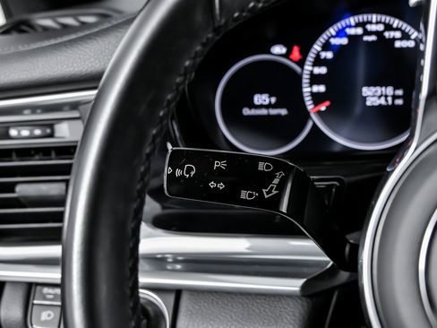 Used 2018 Porsche Panamera 4S image 30