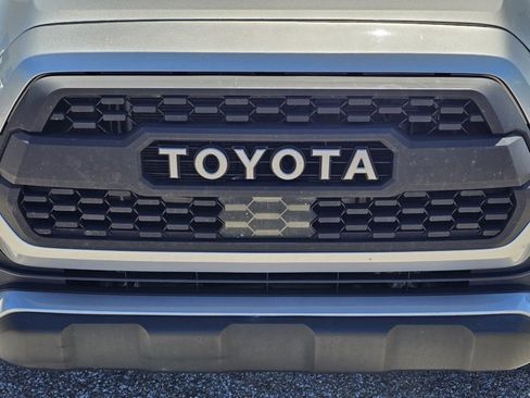 Used 2019 Toyota Tacoma TRD Off-Road RWD image 3