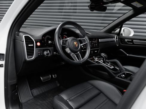 Certified 2023 Porsche Cayenne S Platinum AWD/4WD image 4