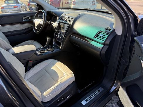 Used 2016 Ford Explorer Platinum image 14