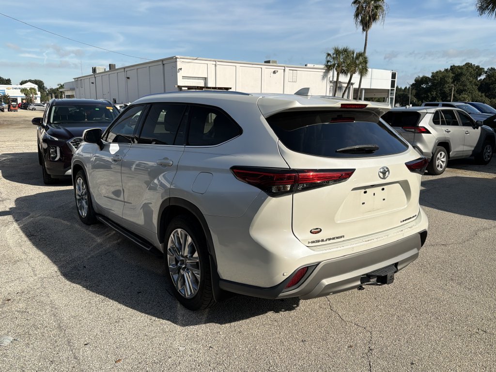 Used 2021 Toyota Highlander Limited AWD/4WD image 5