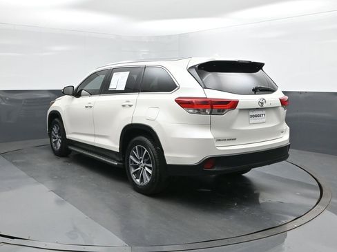 Used 2019 Toyota Highlander XLE image 5