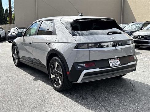 Used 2025 Hyundai Ioniq 5 SE RWD image 6