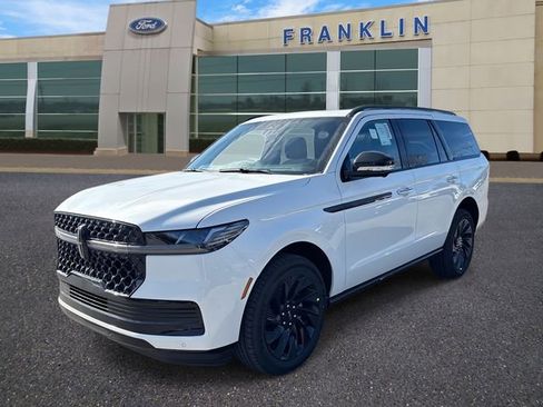 New 2025 Lincoln Navigator Reserve w/ Jet Appearance Package image 3