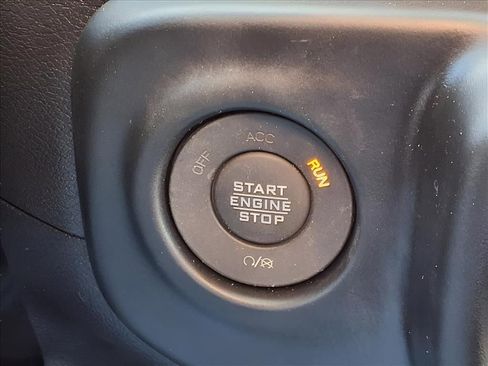 Used 2023 Jeep Gladiator Mojave w/ Cold Weather Group image 17