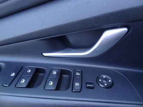 Used 2024 Hyundai Elantra Limited FWD image 16