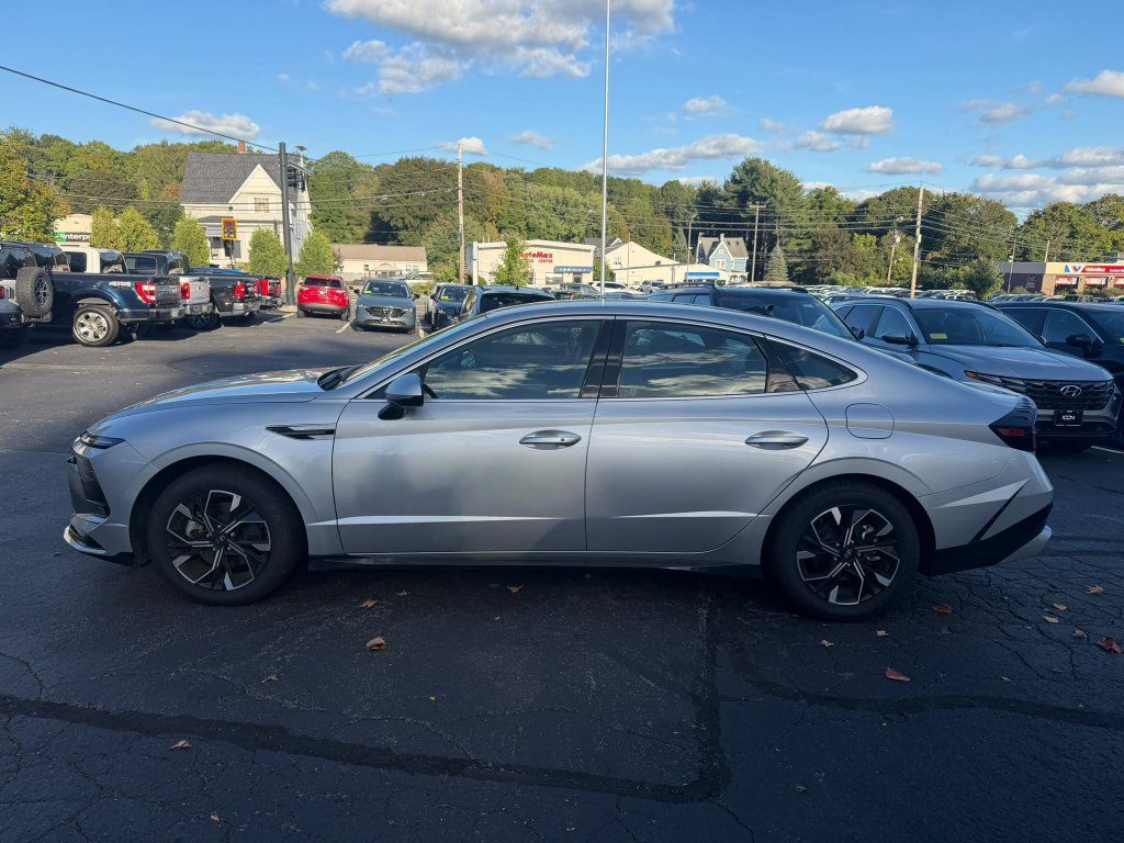 Used 2025 Hyundai Sonata SEL FWD image 6