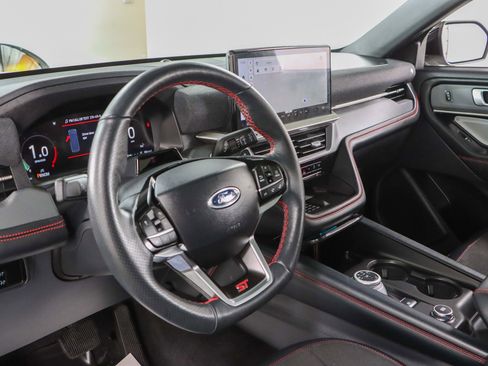 Used 2025 Ford Explorer ST AWD/4WD image 23