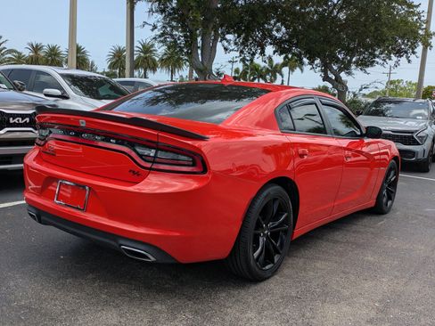 Used 2017 Dodge Charger R/T w/ Blacktop Package RWD image 4