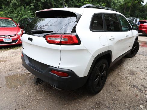 Used 2018 Jeep Cherokee Latitude w/ Altitude Package AWD/4WD image 6