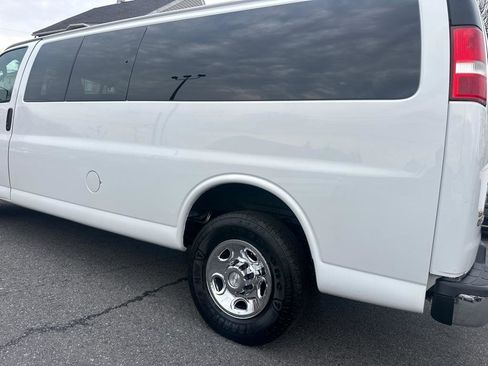 Used 2017 Chevrolet Express 3500 LT w/ LT Preferred Equipment Group RWD image 18