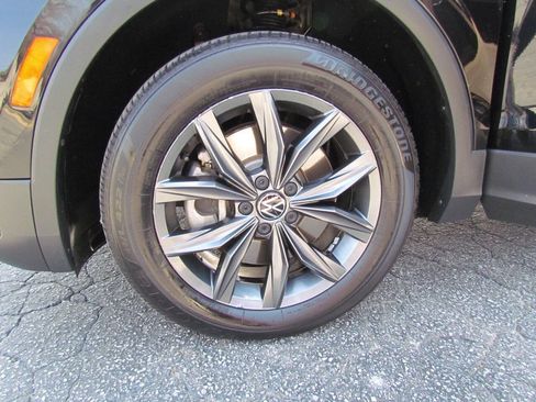 Used 2022 Volkswagen Tiguan SE FWD image 26